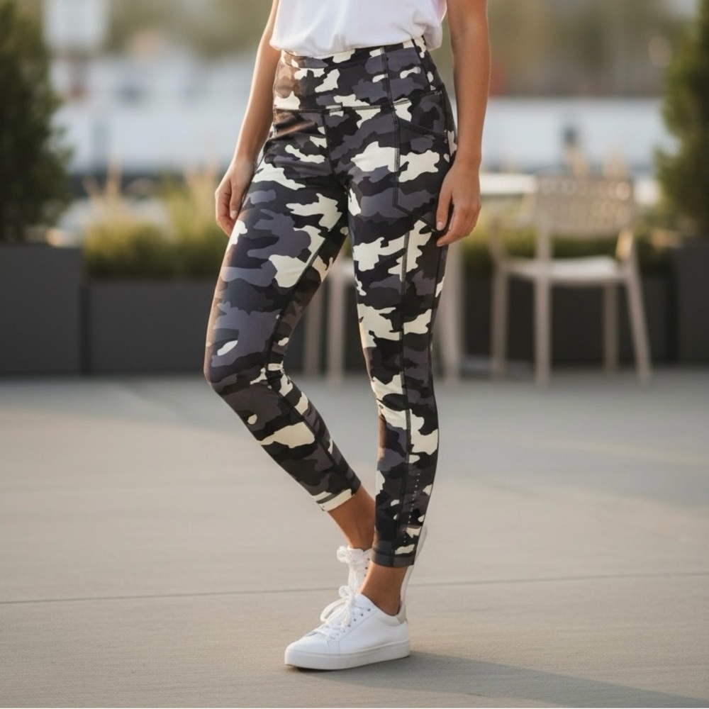 Lululemon Athletica Black and Gray Camouflage Cropped Pants